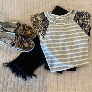 Cute!! Lovely J Leopard Snakeskin Top